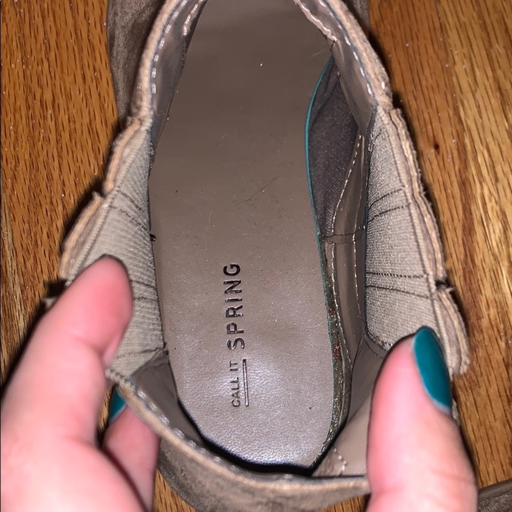 Tan suede booties - Picture 3 of 6